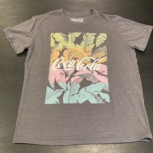 Like New Coca-Cola Shirt Sleeve Graphic T-Shirt